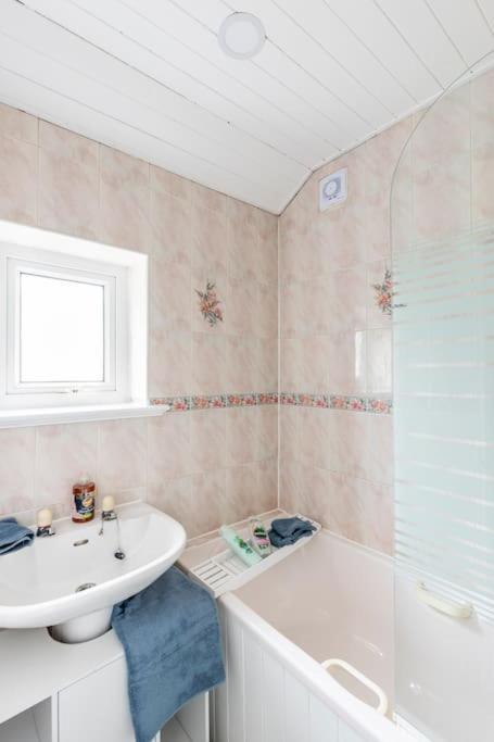 Entire Charming 5-Bed House In Darwen Blackburn Bb1 Free Parking Roadside Rishton Zewnętrze zdjęcie